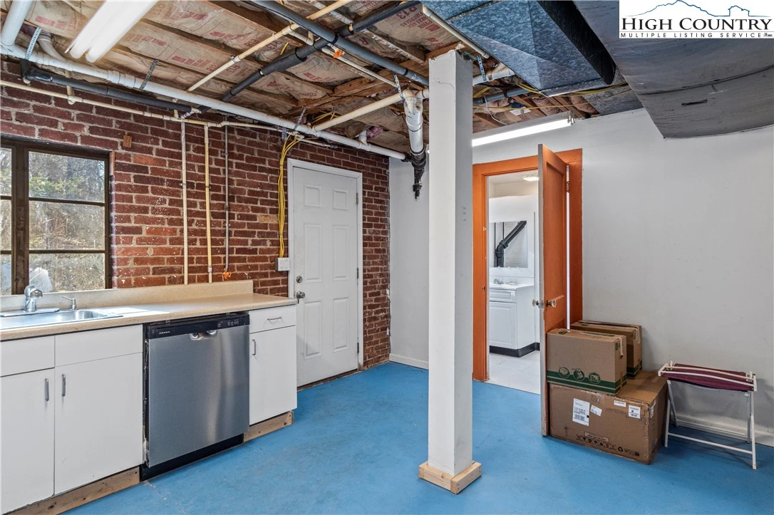 Image number 11 for the current listing