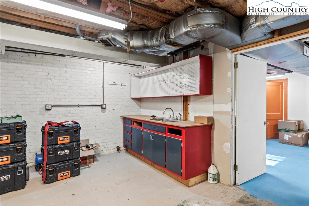 Image number 14 for the current listing