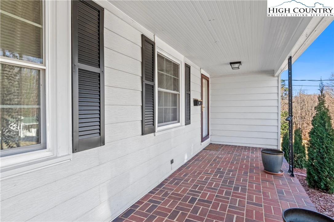 Image number 16 for the current listing