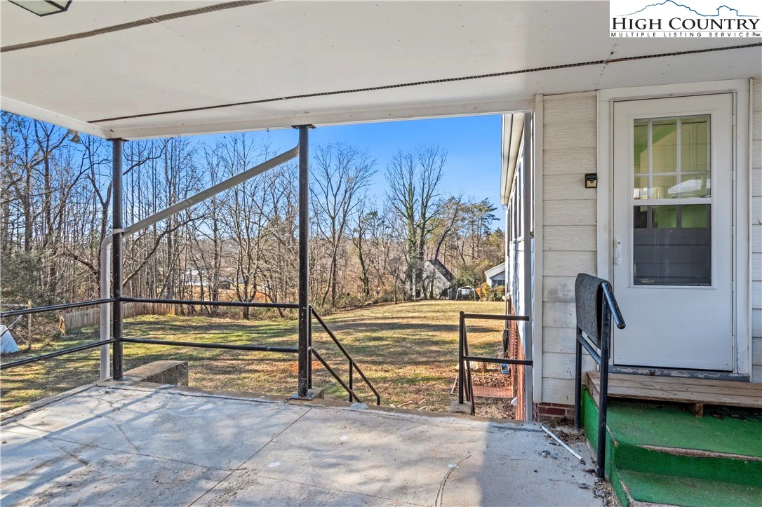 Image number 17 for the current listing