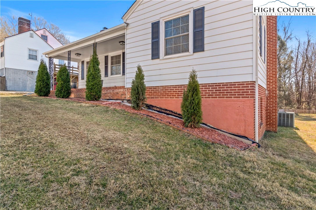 Image number 20 for the current listing