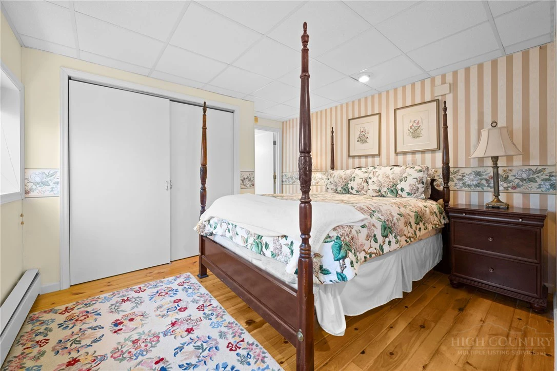Image number 9 for the current listing