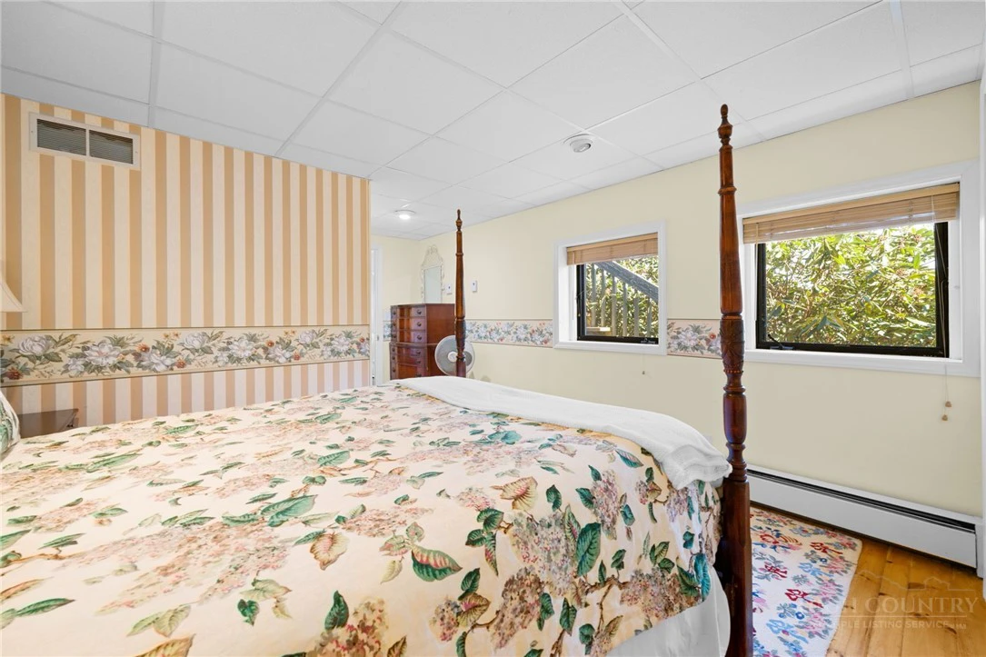 Image number 2 for the current listing