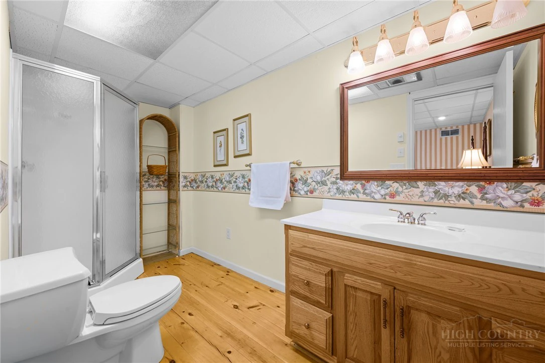 Image number 11 for the current listing