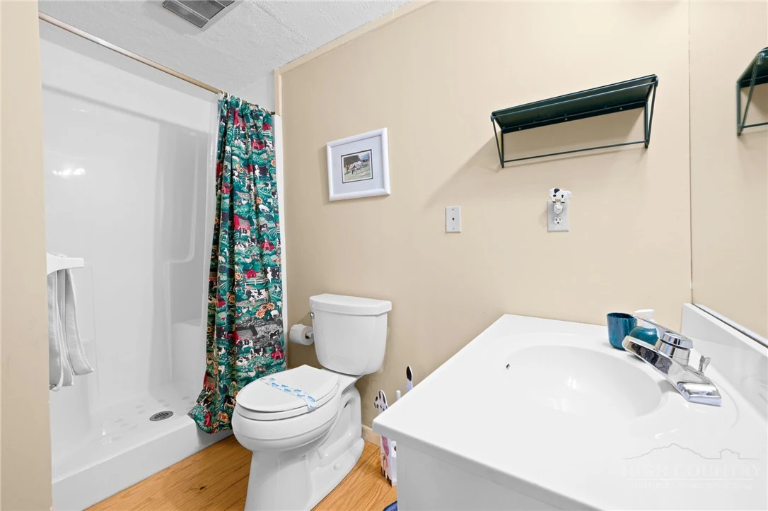 Image number 14 for the current listing