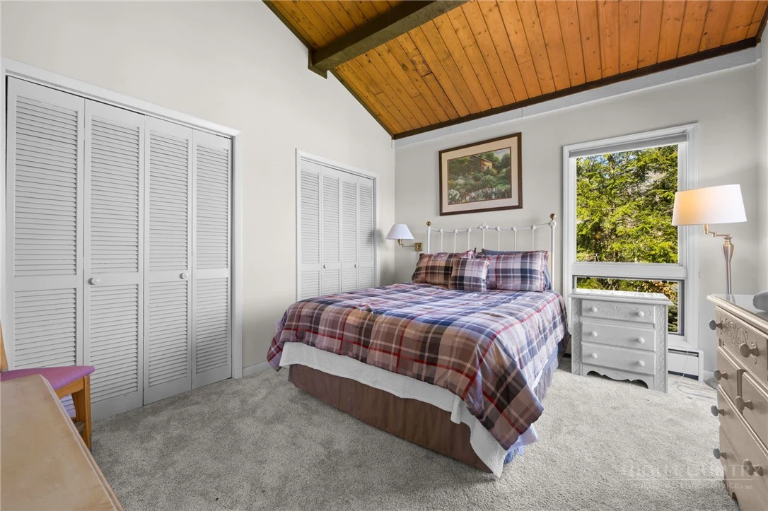 Image number 19 for the current listing