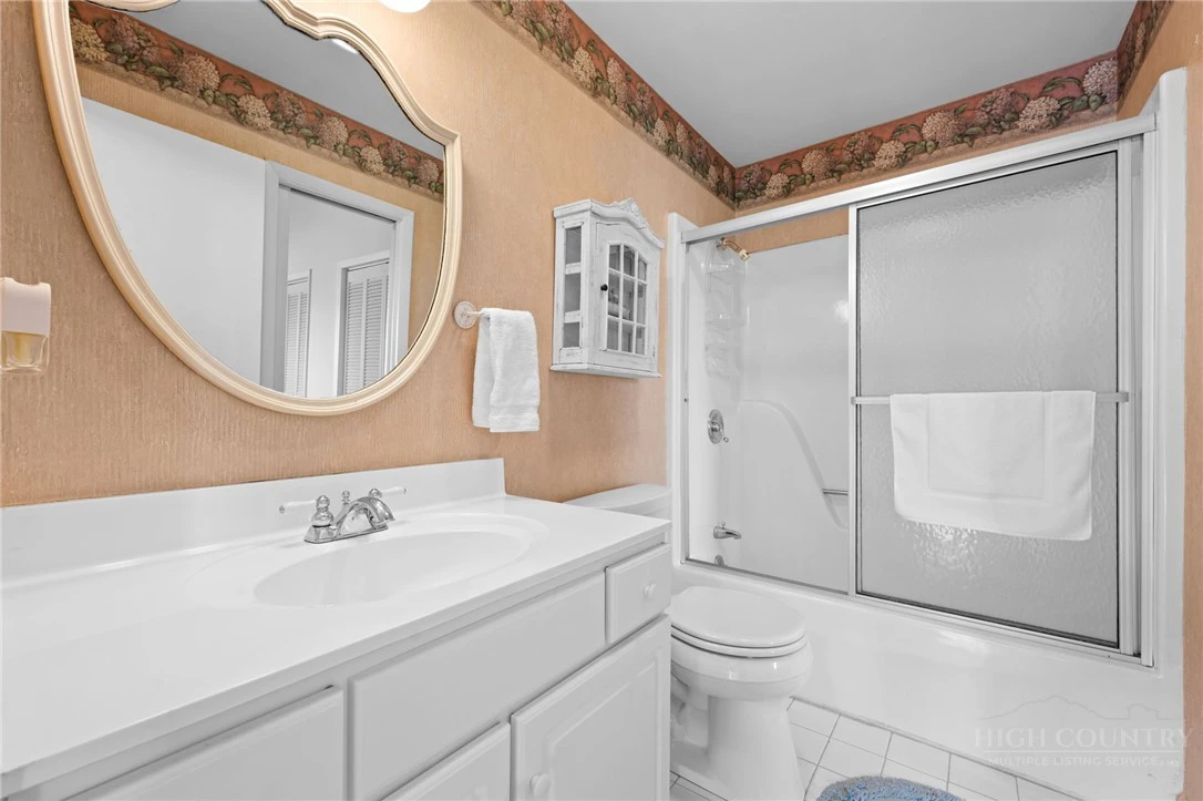 Image number 18 for the current listing