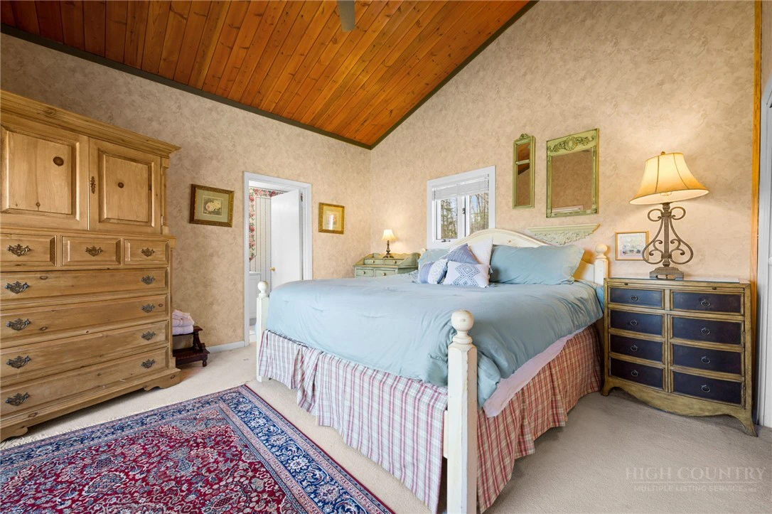 Image number 3 for the current listing