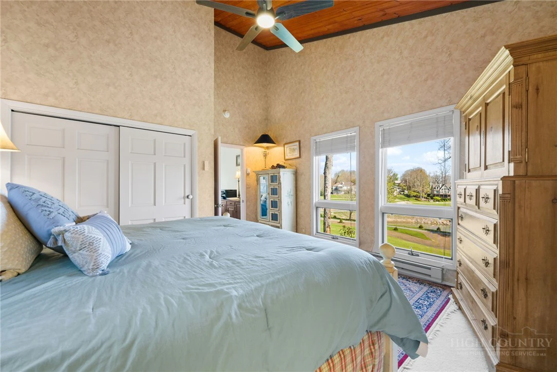 Image number 4 for the current listing
