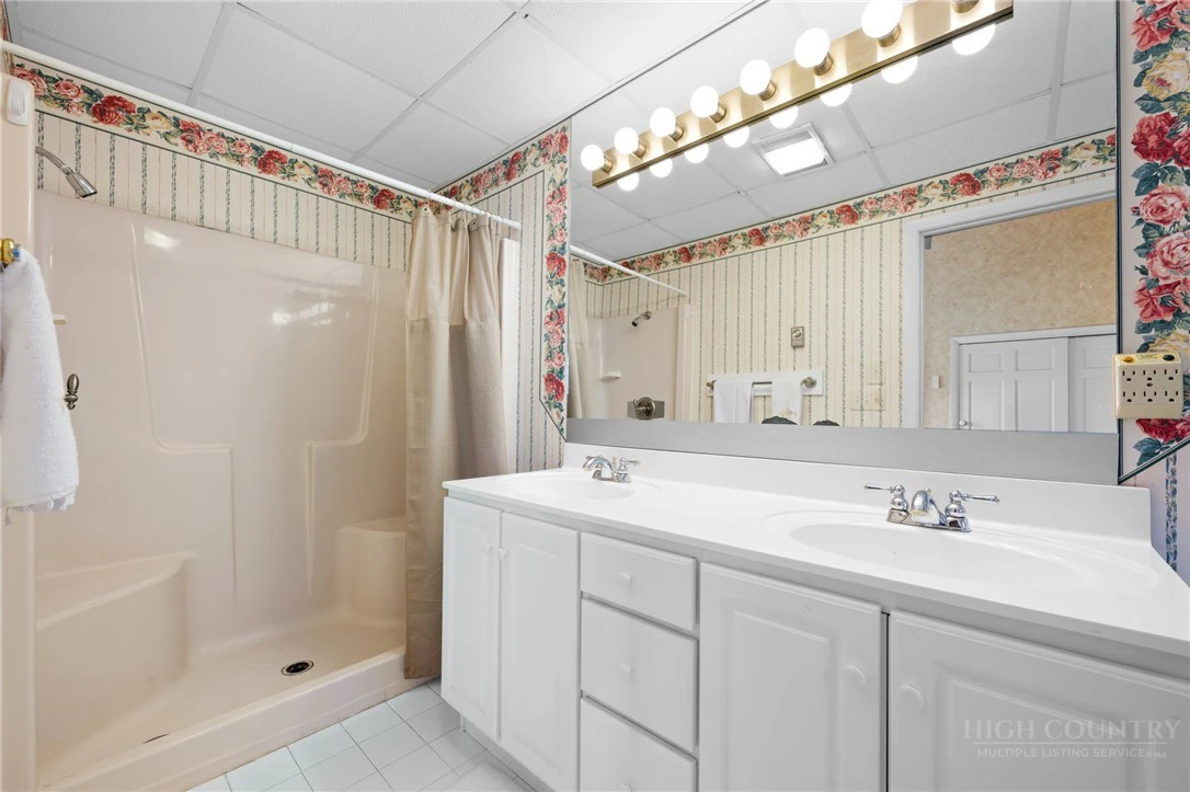 Image number 5 for the current listing