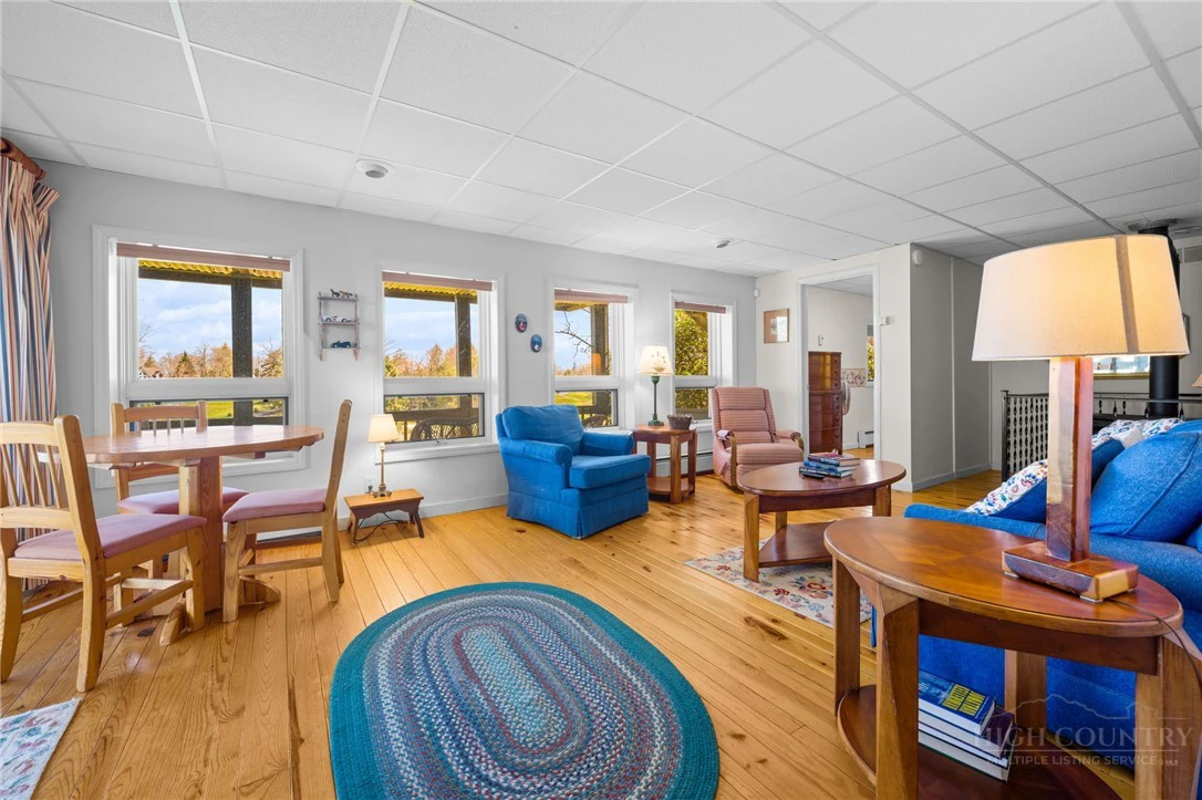 Image number 6 for the current listing