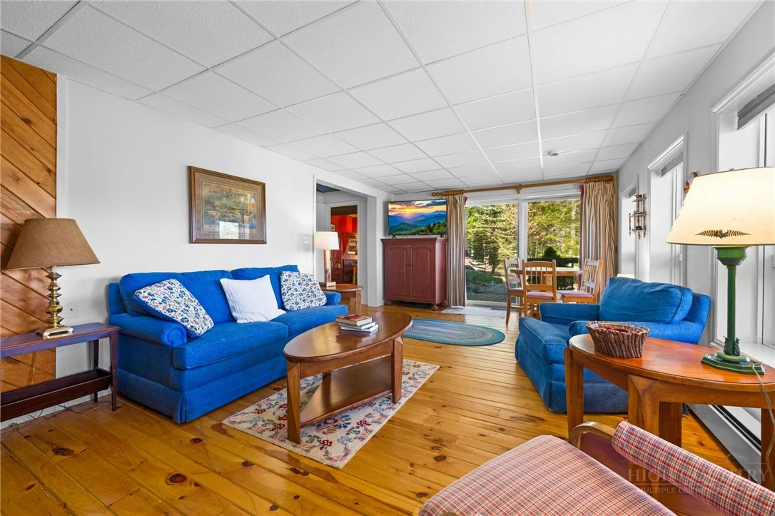 Image number 8 for the current listing