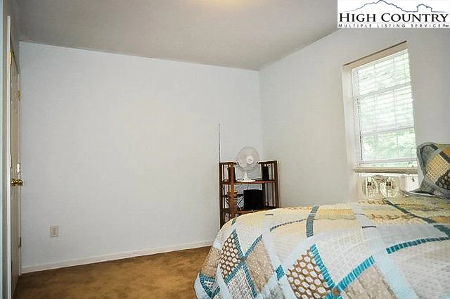 Image number 14 for the current listing
