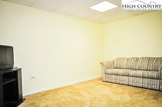 Image number 8 for the current listing