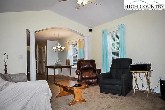 Image number 19 for the current listing