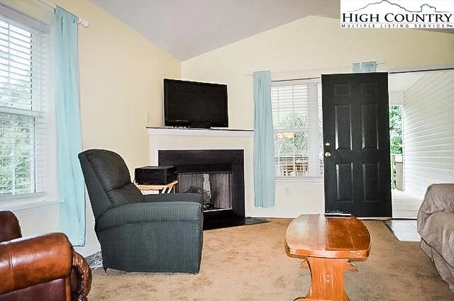 Image number 18 for the current listing