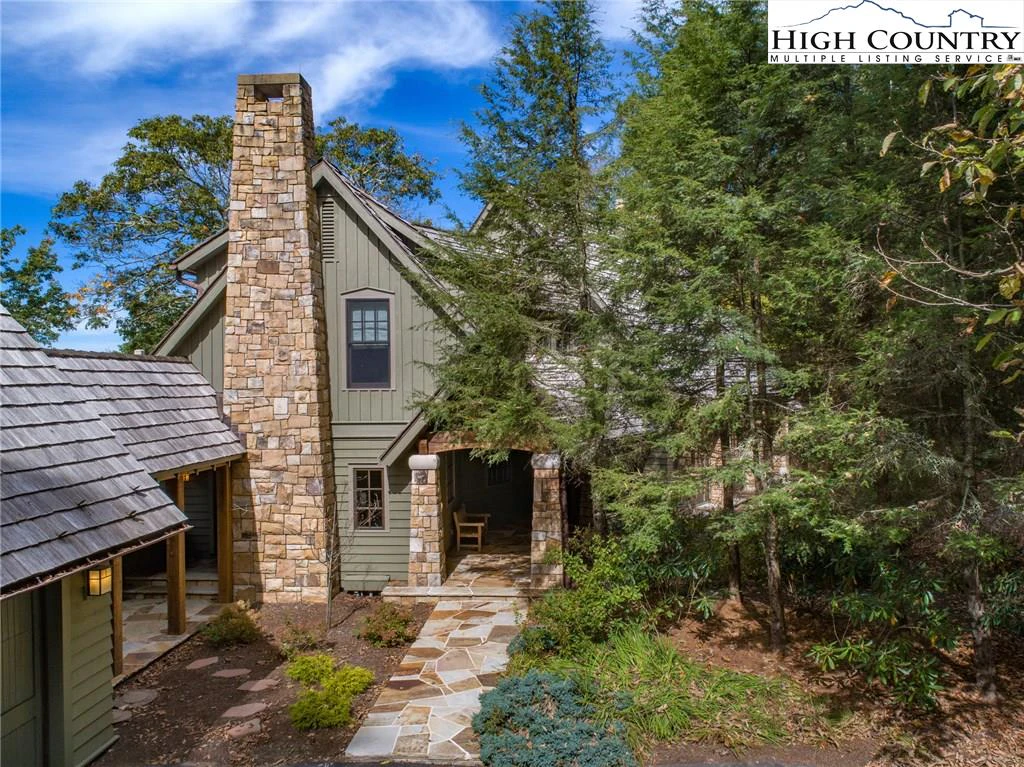 Image number 1 for the current listing