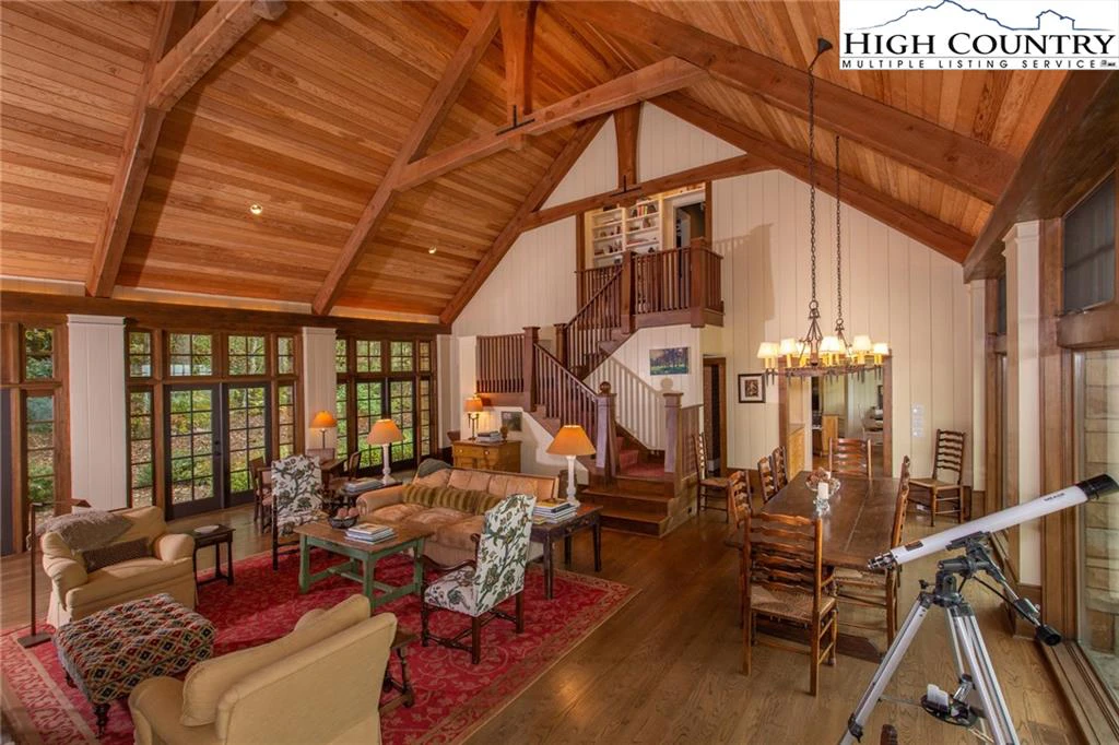 Image number 14 for the current listing