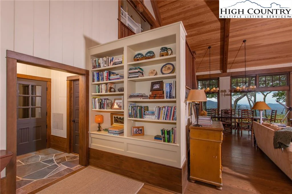 Image number 3 for the current listing