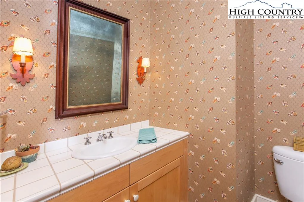 Image number 6 for the current listing