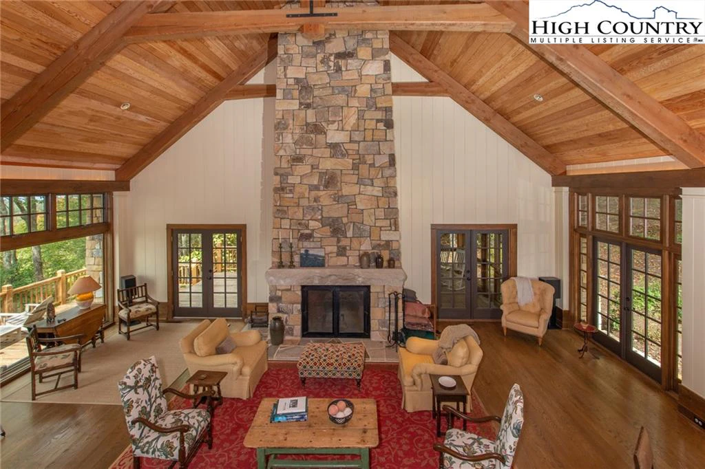 Image number 8 for the current listing