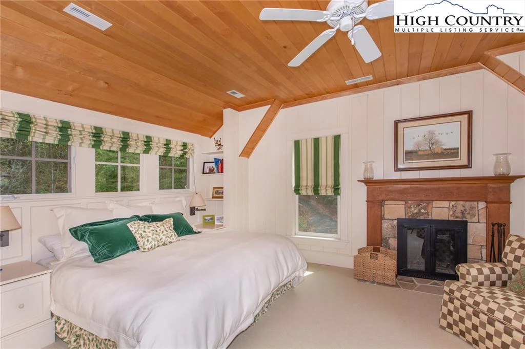 Image number 9 for the current listing