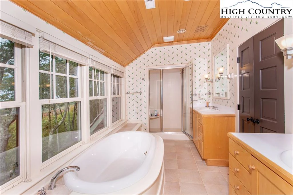 Image number 13 for the current listing