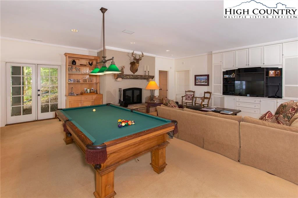 Image number 15 for the current listing