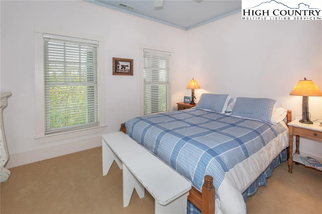 Image number 18 for the current listing