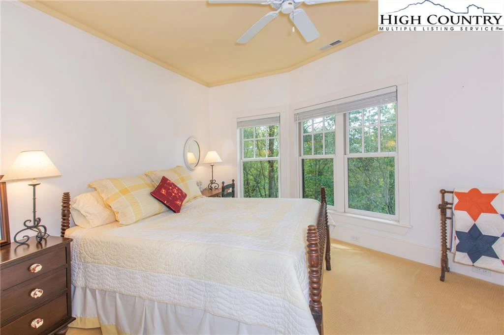 Image number 20 for the current listing