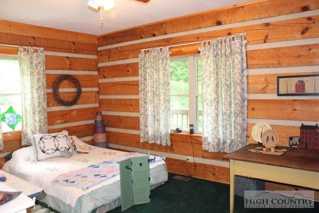 Image number 17 for the current listing