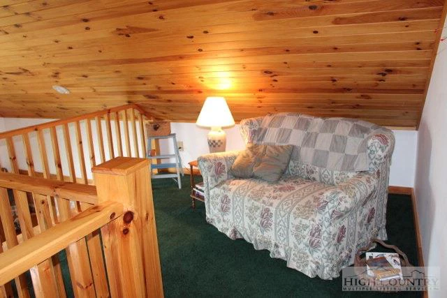 Image number 15 for the current listing