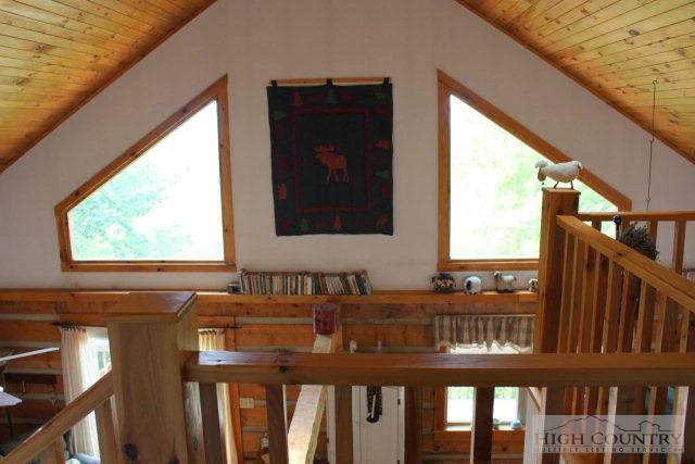 Image number 12 for the current listing