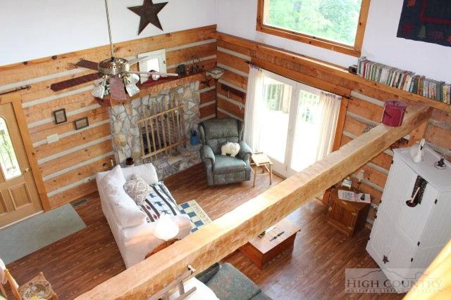 Image number 11 for the current listing