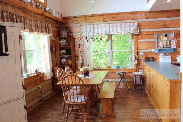 Image number 21 for the current listing