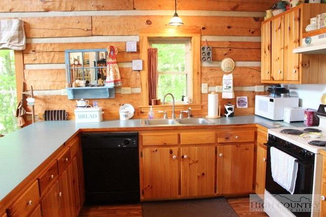 Image number 19 for the current listing