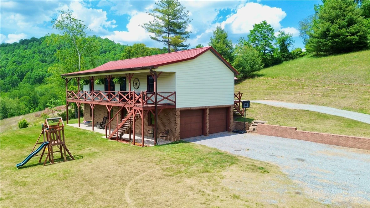 Image number 1 for the current listing