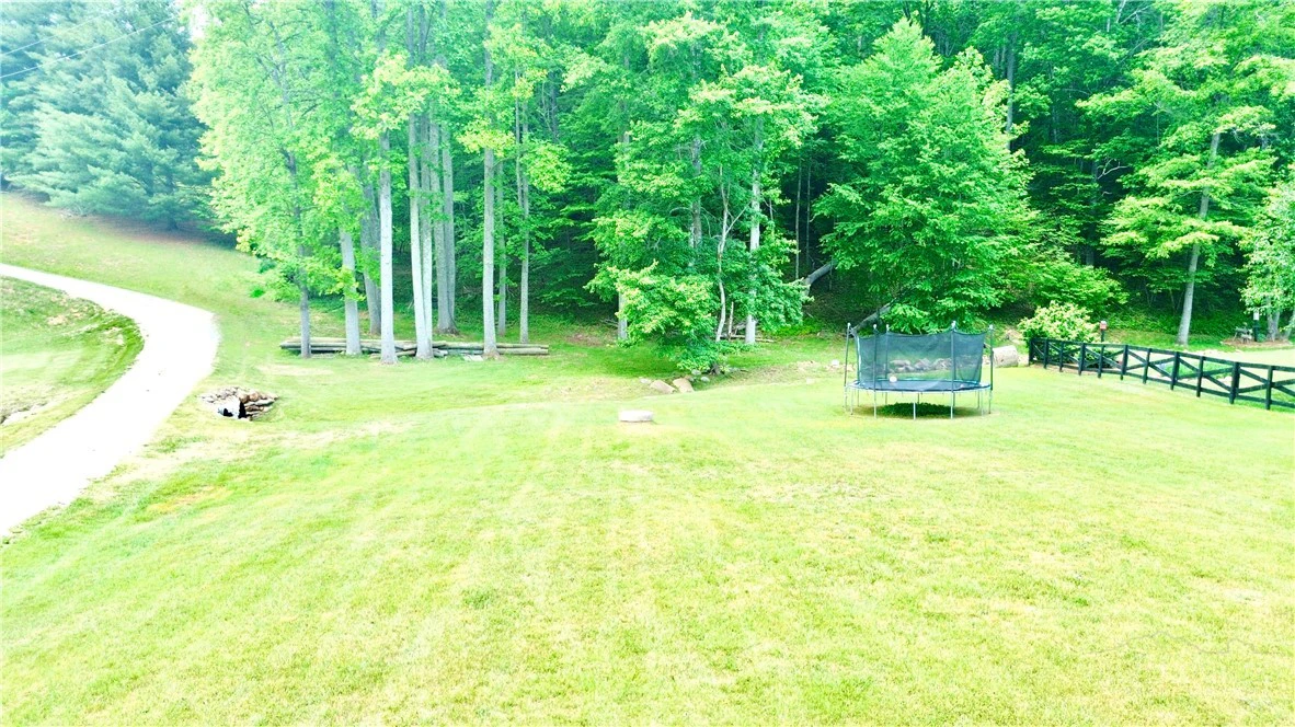 Image number 19 for the current listing