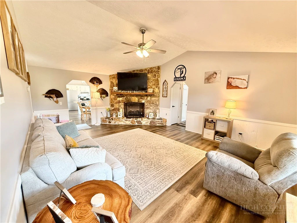 Image number 6 for the current listing