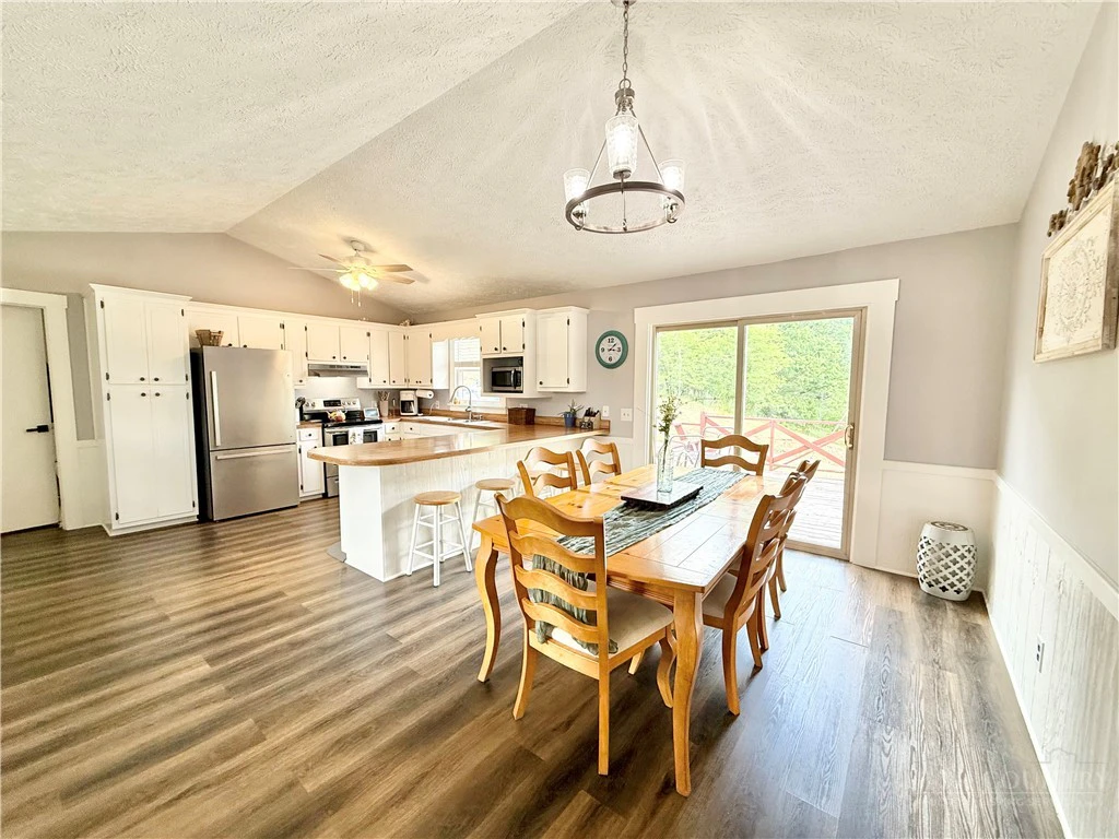 Image number 9 for the current listing