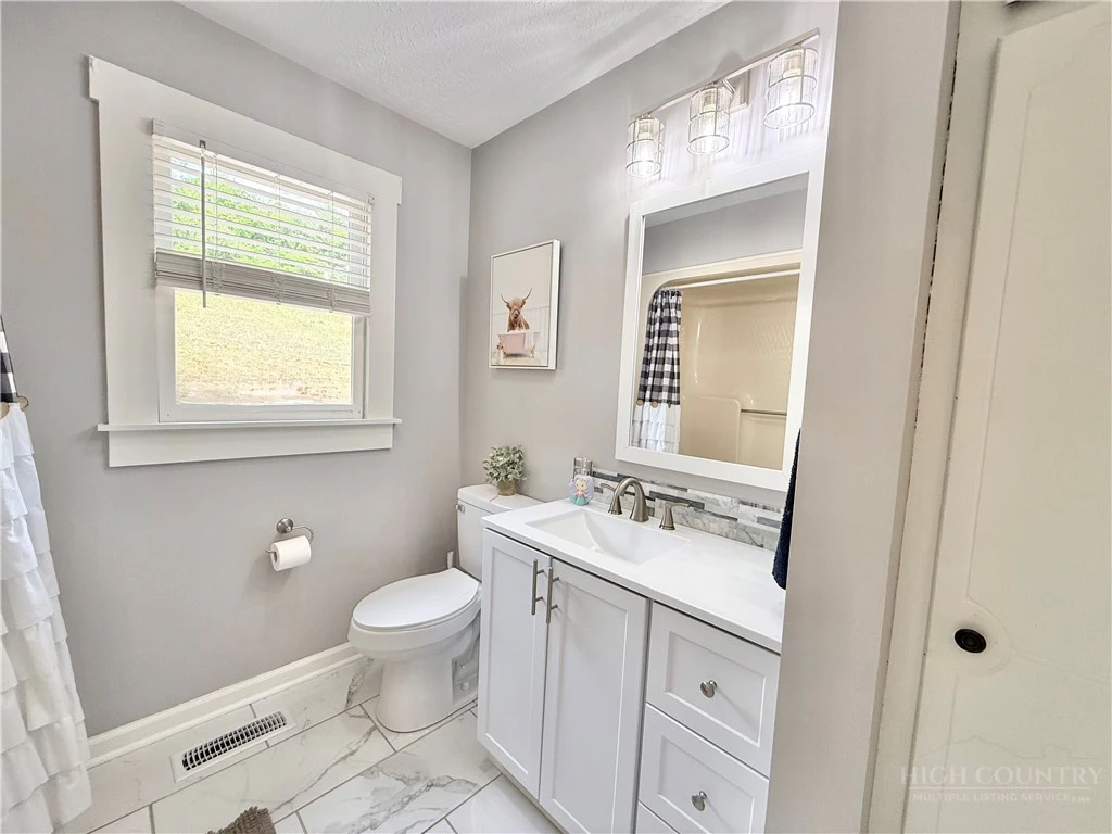 Image number 13 for the current listing