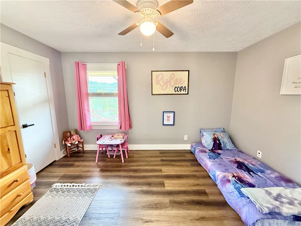 Image number 15 for the current listing