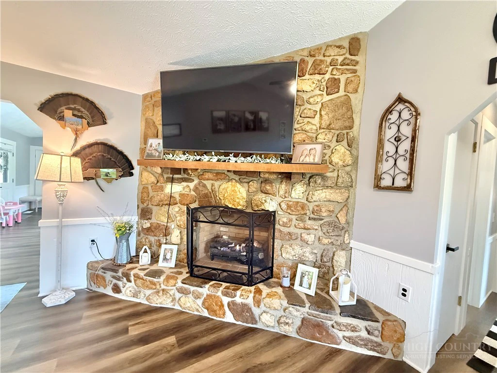 Image number 7 for the current listing