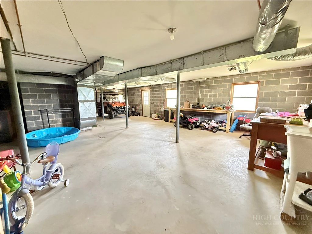 Image number 16 for the current listing