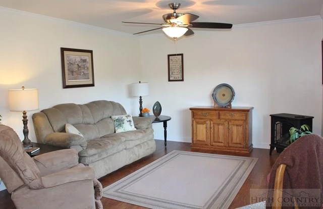 Image number 9 for the current listing