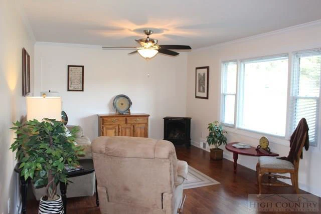 Image number 8 for the current listing