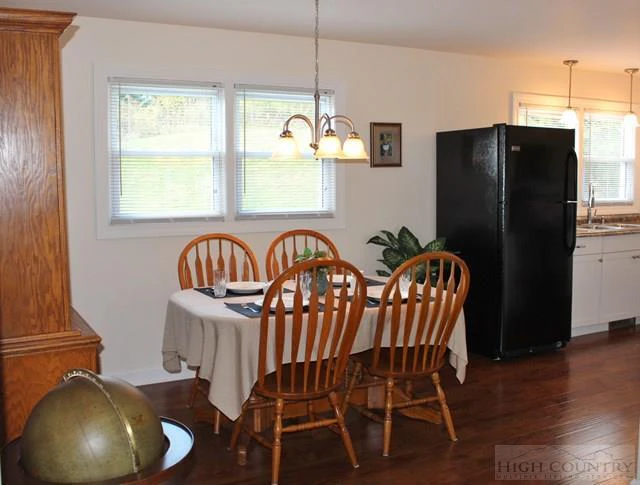 Image number 6 for the current listing