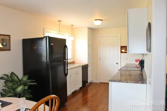 Image number 4 for the current listing