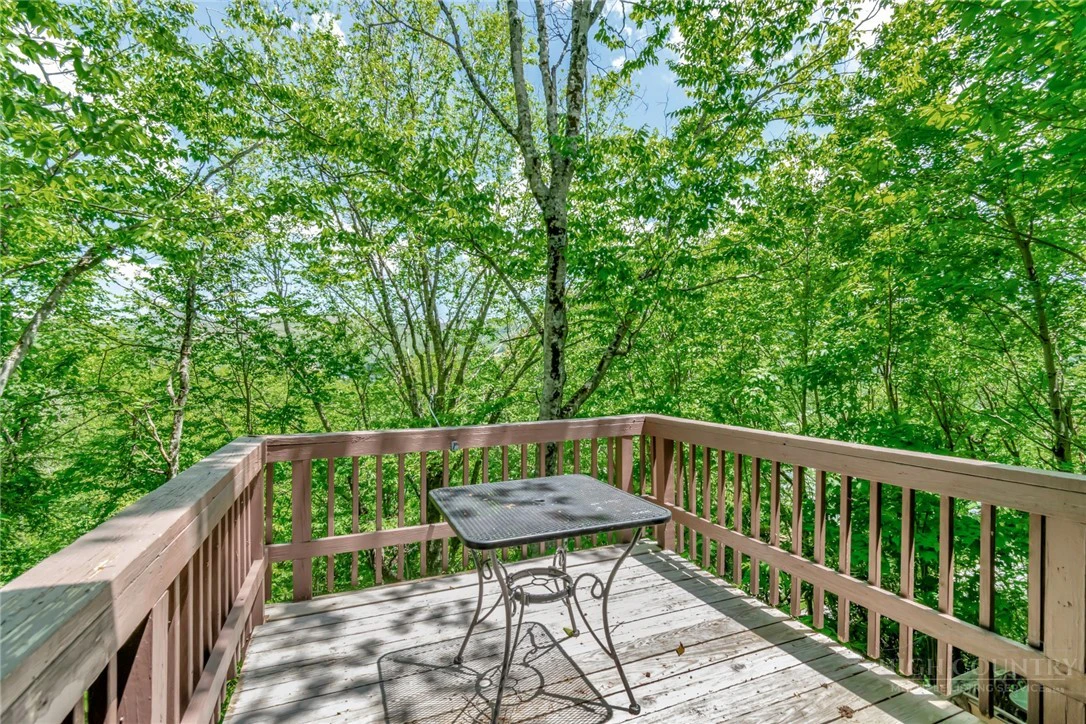 Image number 14 for the current listing