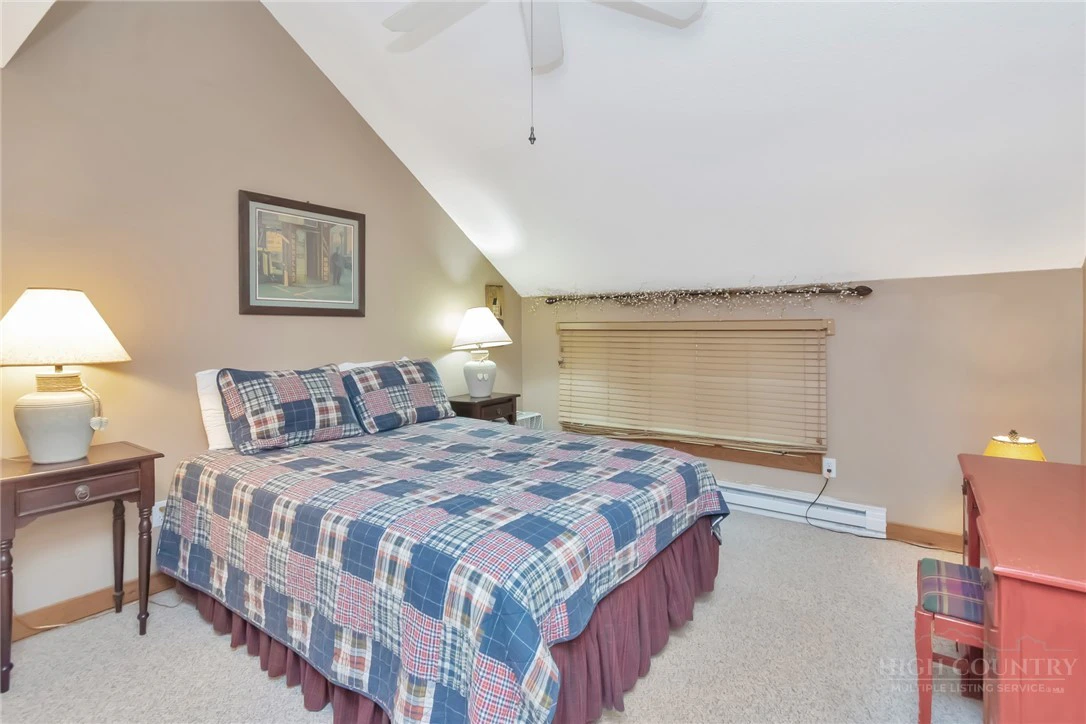 Image number 17 for the current listing
